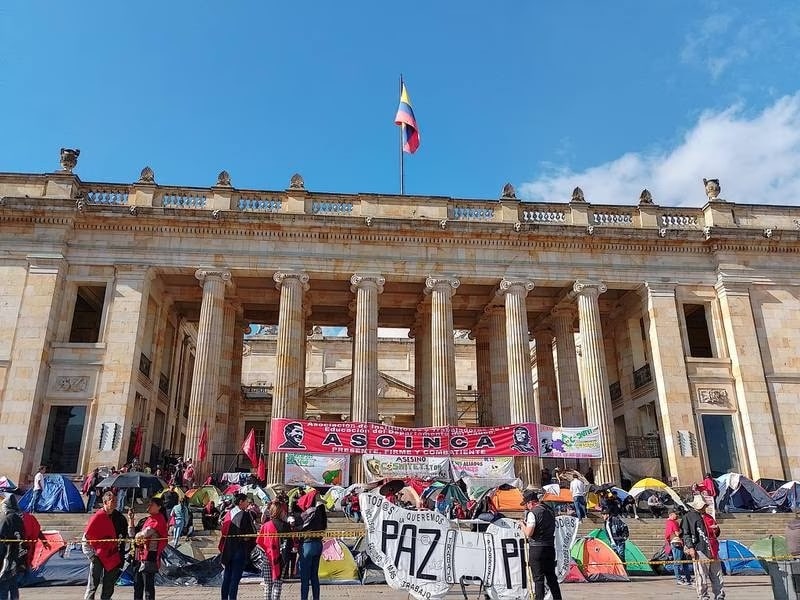La protesta de ASOINCA en la Plaza de Bolívar.