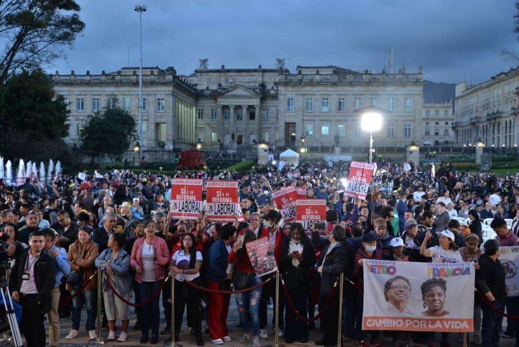 Personas apoyando la Reforma Laboral del Gobierno de Gustavo Petro
