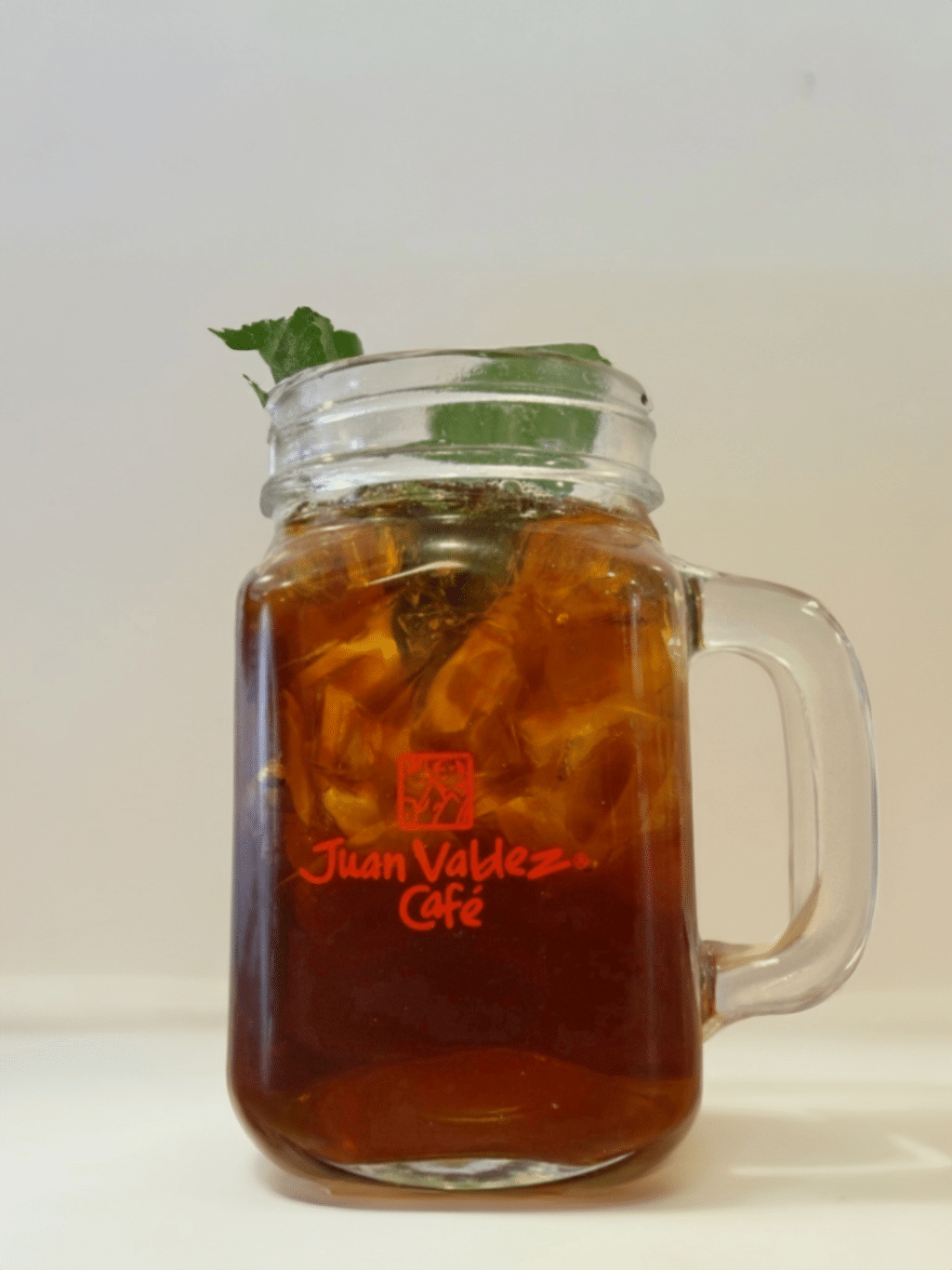 Mocktail con intenso sabor a cafeì y hierbabuena