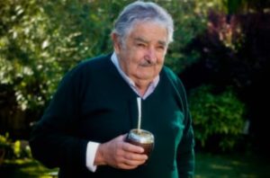 Pepe Mujica tomando Mate