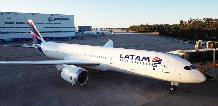 0LATAM_AIRLINES_2019_LATAM_Boeing_787-9_Nuevos_Interiores.jpg
