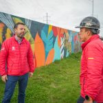 Murales artísticos transforman obras del IDU en Bogotá