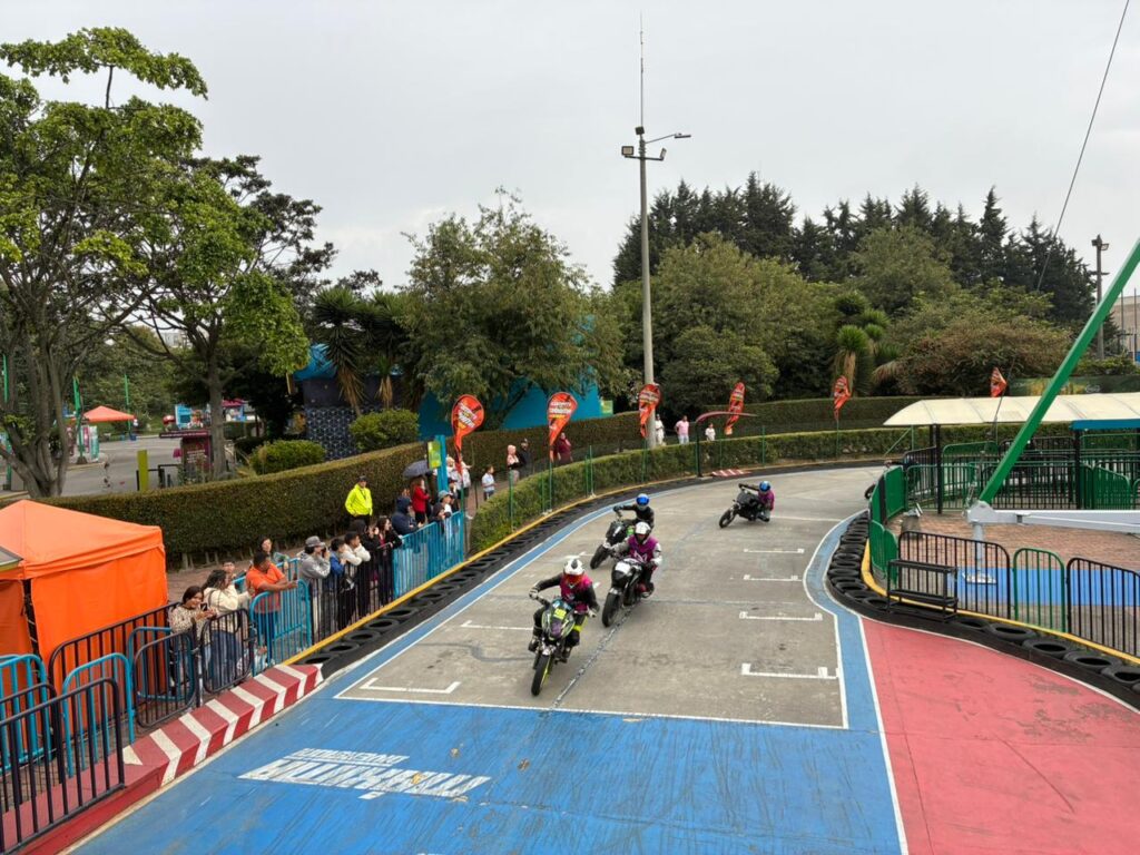 Motos al Parque Mundo Aventura