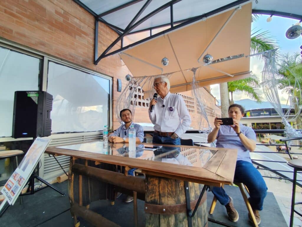 FOTO ENTREVISTA ROBLEDO