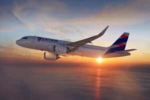 Foto avión de LATAM