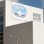 Del campo a Quibdó: productores e industria láctea se unen para llevar 30.000 litros de leche a las familias afectadas